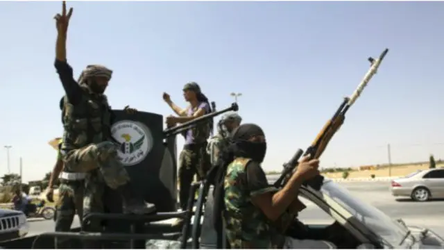 6 فصائل إسلامية أعلنت اتحادها في جبهة واحدة مساء الجمعة