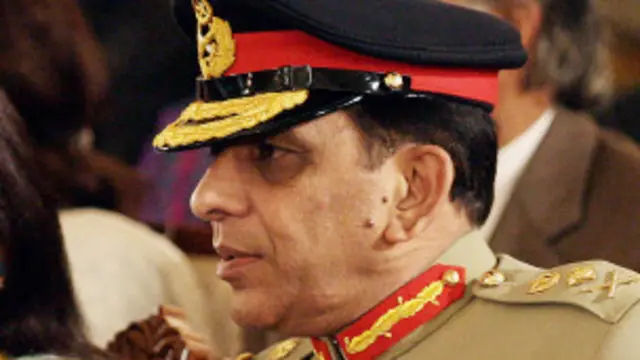 جنرل اشفاق پرویز کیانی نے جمعہ کو پاکستان کے قبائلی علاقوں اور خیبر پختونخوا میں فوج اور فرنٹیئر کور کے دستوں کا معائنہ کیا