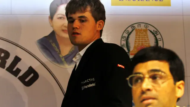 पांच बार विश्व चैंपियन रहे भारत के विश्वनाथन आनंद के हाथ से यह ख़िताब अब जा चुका है. नॉर्वे के मैग्नस कार्लसन अब शतरंज के नए विश्व चैंपियन हैं. 