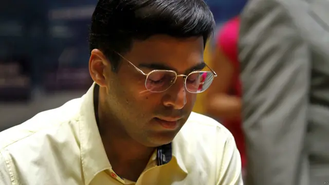 खेल के प्रति धीर-गंभीर विश्वनाथन आनंद ने लंबी पारी खेली है. मगर वह अभी अपने शतरंज करियर को अलविदा नहीं कह रहे. दिसंबर में उन्हें लंदन में एक टूर्नामेंट खेलना है और फिर अगले साल अप्रैल-मई में ज़्यूरिख़ में एक बड़ा टूर्नामेंट उनके सामने है.