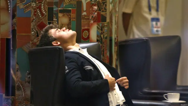 चेन्नई में जब विश्व शतरंज चैंपियनशिप शुरू हुई तो शतरंज के जानकारों का मानना था कि पलड़ा कार्लसन का ही भारी है. मगर पहले आक्रमण की अपनी तकनीक के बावजूद उन्हें आनंद से जीतने में ख़ासी मशक्कत करनी पड़ी.