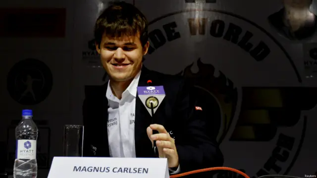 कार्लसन की उम्र अभी सिर्फ़ 22 साल है. शतरंज में अभी उनके सामने लंबा करियर पड़ा है. उनमें जोश है, जुनून है. वह जीत-हार की चिंता किए बगैर बिंदास खेलते हैं और पहले आक्रमण करना पसंद करते हैं.