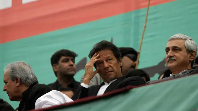 عمران خان نے کہا کہ ڈرون حملوں پر مذمتوں سے کچھ حاصل نہیں ہو رہا۔ تحریک انصاف کے مطابق صوبہ خیبر پختونخوا سے نیٹو سپلائی بند رہے گی اور اس فیصلے پر صوبے میں اتحادی جماعت اسلامی اور عوامی جمہوری اتحاد کی حمایت بھی حاصل ہے۔