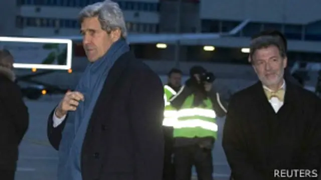 امریکی وزیرِ خارجہ جان کیری کے علاوہ برطانیہ، چین، جرمنی اور فرانس کے وزرائے خارجہ بھی مذاکرات میں شامل تھے