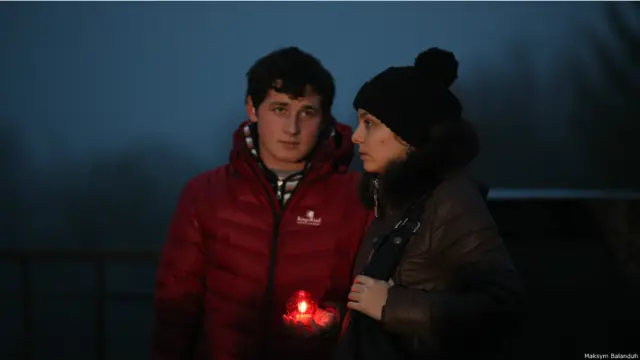 Вшанувати загиблих можна також, запаливши вдома свічку і поставивши її на своєму вікні.