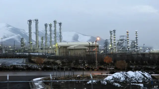 ایران هوکړه، چې خپلې اتومې کړنې به راکموي او بدل کې به یې اووه میلیارده ډالره بندیزونه ترې لرې کیږي.