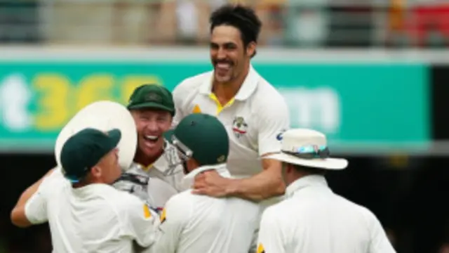 میچل جانسن نے سیریز میں ایک بار پھر عمدہ بولنگ کا مظاہرہ کیا اور پانچ وکٹ لیے