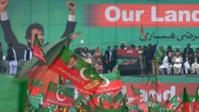 پاکستان تحریک انصاف نے ڈرون حملوں کی بندش تک نیٹو سپلائی روکے جانے کا اعلان کیا تھا 