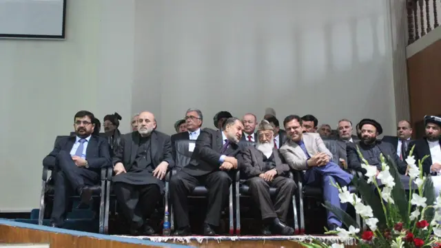 د افغانستان د کابېنې غړي هم په لویه مشورتي جرګه کې موجود وو.