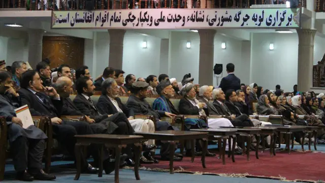 ولسمشر کرزي وویل افغانستان کې د سولې راتګ لومړی د امریکا او بیا د پاکستان لاس کې دي.