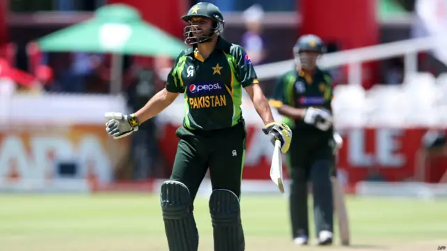 شاہد آفریدی نمایاں کارکردگی کا مظاہرہ نہیں کر سکے اور 26 رنز بنا کر آ|ؤٹ ہوئے۔