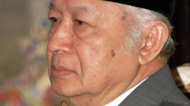 'Keberhasilan' Suharto mengontrol keamanan tidak terlepas dari kepemimpinannya yang sentralistik.