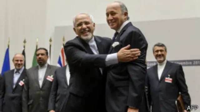 لوران فابیوس و محمد جواد ظریف بعد از توافق ایران و ۱+۵