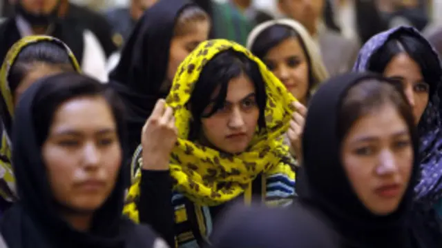 زرګونه ښځې او نجونې اوس لوړې زده کړې کوي او په لوړو حکومتي او نادولتي پوستونو کار کوي