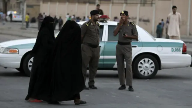 أكد متحدث باسم الشرطة أن السلطات السعودية تقوم في التحقيق في اسباب الحادث الذي وقع مساء الاثنين. 