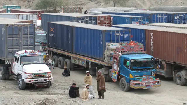 پاکستان نے گزشتہ برس بھی سلالہ چوکی پر امریکی حملے کے بعد سات ماہ تک نیٹو افواج کو رسد کی فراہمی بند رکھی تھی۔