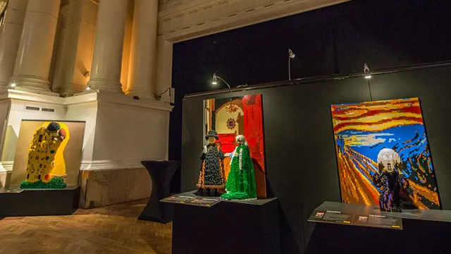 Americano faz esculturas gigantescas com até 80 mil peças do brinquedo.