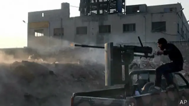 تاہم تمام باغی گروہوں کا ایک مطالبہ یکساں ہے اور وہ یہ ہے کہ صدر بشار الاسد اپنا عہدہ چھوڑ دیں