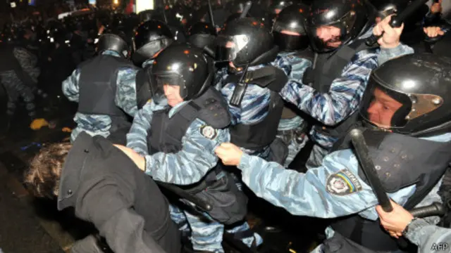 Cảnh sát Ukraine trấn áp người biểu tình