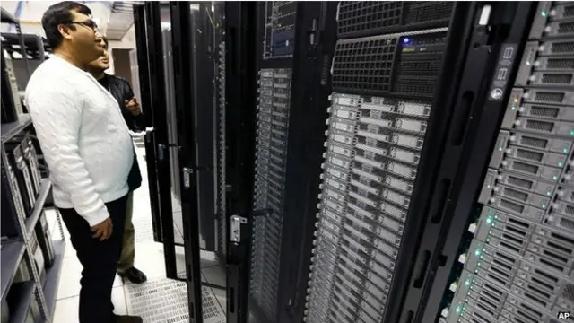 نیل نے یہ پتہ چلا لیا ہے کہ موٹر گاڑیاں سڑکوں پر پائی جاتی ہیں اور یہ کہ بطخ قاز سے مشابہ ہوتی ہے