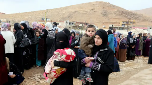  د دې په وینا هغه مېرمنې چې د جنسي تاوتریخوالي ښکار شي، بیا له ټولنیزو ځورونو سره مخ کېږي، چې ډېری وختونه له خپلو کورونو تښتېدو ته اړویستل کېږي او یوازې پرېښول کېږي. 