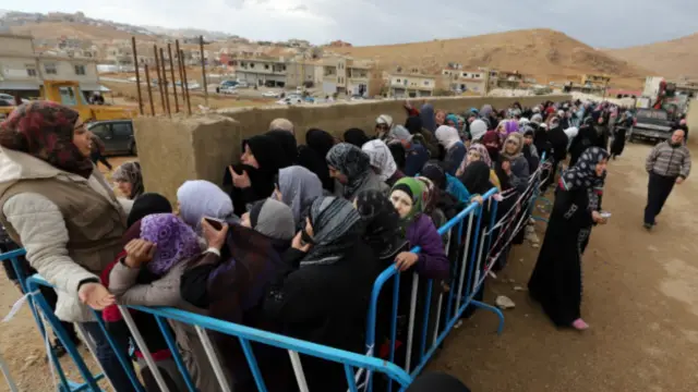 په راپور کې راغلي چې د سوریې د روان کړکېچ له پیله تر اوسه پورې نژدې شپږ زرو ښځو تېري شوي، چې په دې کې ډله ییز تېري هم شامل دي. 