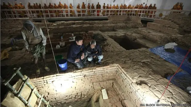 नेपाल के लुंबिनी में वर्तमान माया देवी मंदिर के नीचे दफन हैं बुद्ध से संबंधित राज.