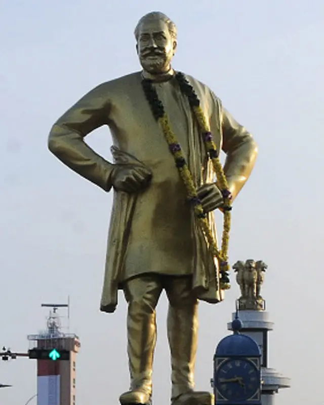 காமராஜர் சாலையில் தற்போது இருக்கும் சிவாஜி சிலை