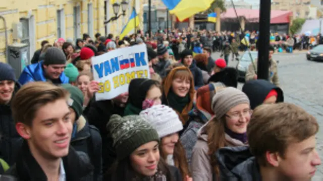 Оврўпопараст намойишчилар Украина ҳукуматининг ОИ билан савдо ва ҳамкорлик битимини имзоламаслик борасидаги қароридан дарғазаб