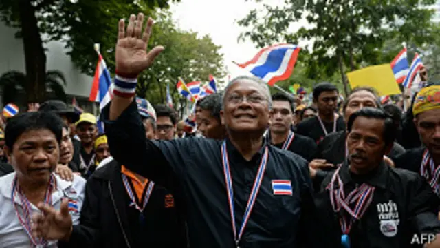 Ông Suthep Thaugsuban rời đảng để dẫn dắt biểu tình