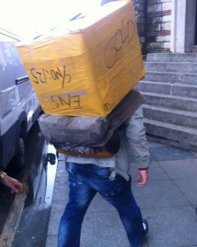 Təkin Toppaşı böyük bir ailəni dolandırdığını deyir.