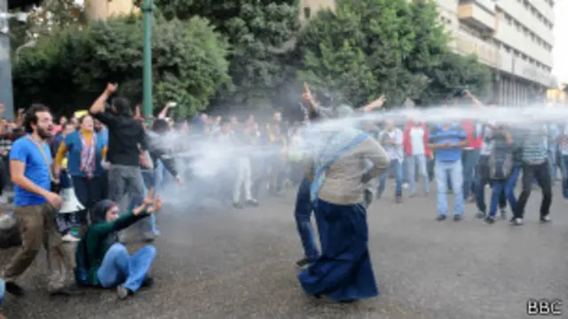 ناشطون وصحفيون بارزون ضمن المعتقلين