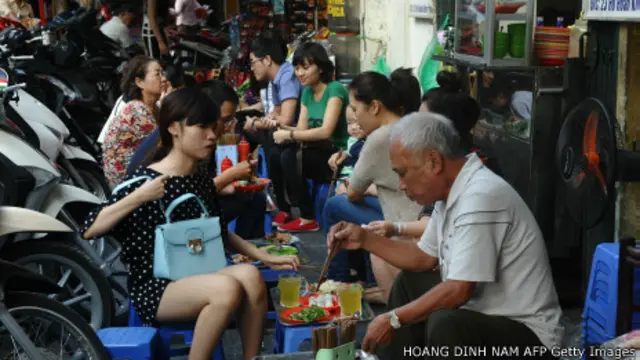 Người già ở Hà Nội