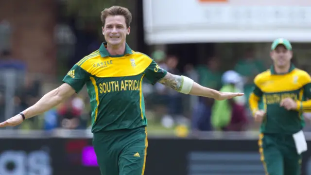 سٹین نے دوسری وکٹ محمد حفیظ کی لی۔ انھوں نے مجموعی طور پر حفیظ کو 15 مرتبہ آؤٹ کیا ہے۔