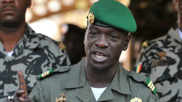 Amadou Sanogo, alors capitaine, à Kati en avril 2012.