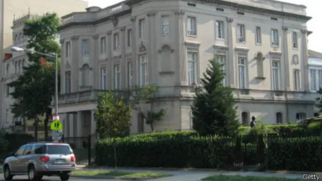 Fachada de la Sección de Intereses de Cuba en Washington