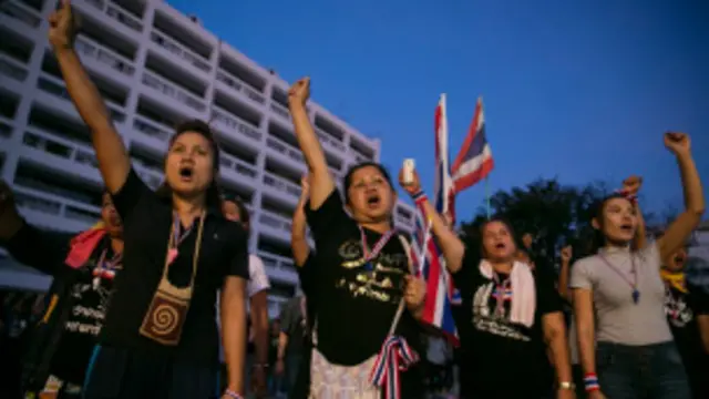 حزب مخالف رہنماؤں نے تھائی لینڈ کی فوج سے مظاہروں کی حمایت میں باہر نکلنے کی استدعا کی