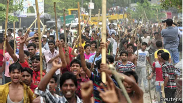 Protesta en la que se pide la pena capital para los responsables del derrumbe
