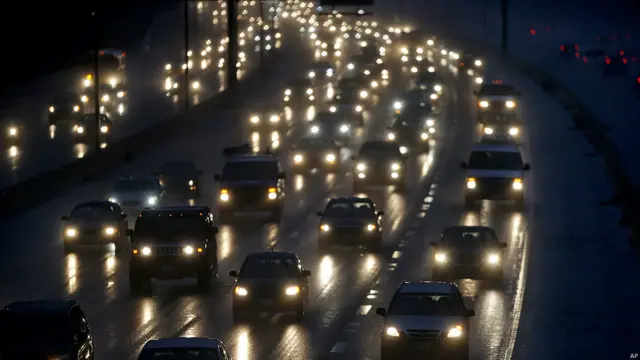 تھینکس گیونگ کے دن بڑے بڑے شاپنگ سینٹر اجلا پھینلے سے پہلے ہی کھل جاتے ہیں۔