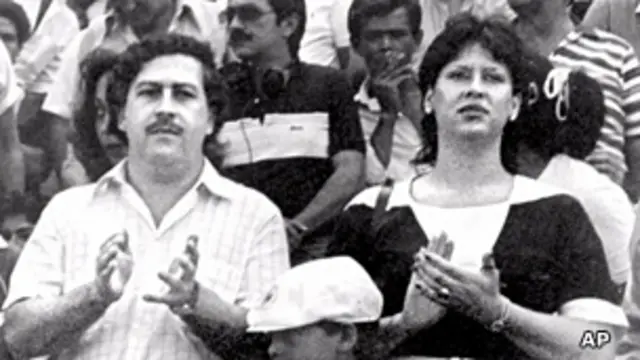 Pablo Escobar y su esposa.