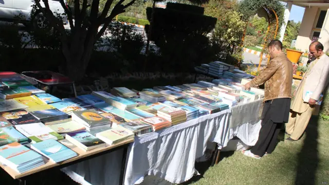 کتابونه هم په جشن کې مینه والو ته وړاندې شول.