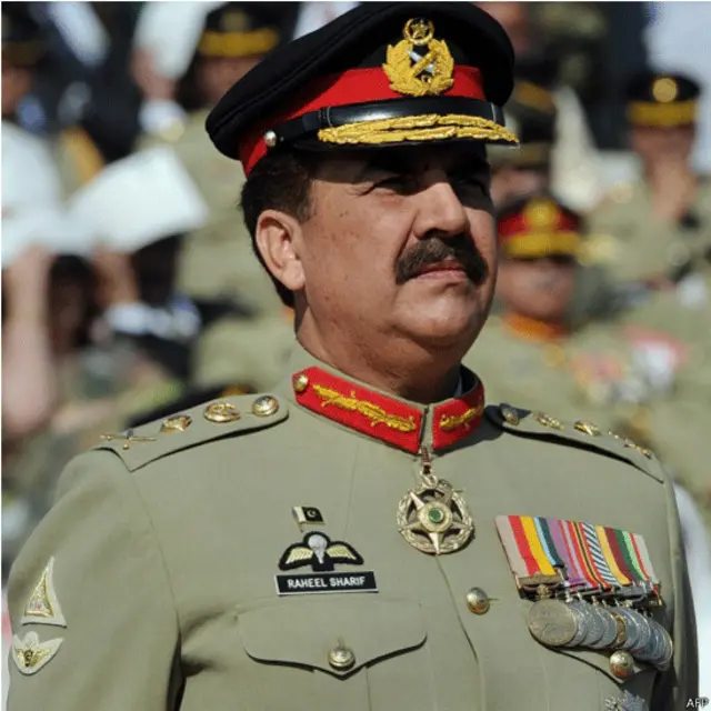 جنرل راحیل شریف پاکستان کے بری فوج کے 15ویں سربراہ ہیں اور ماضی میں انسپکٹر جنرل ٹریننگ اینڈ اویلوئیشن کے علاوہ کور کمانڈر گوجرانوالہ اور پاکستان ملٹری اکیڈمی کاکول کے کمانڈنٹ بھی رہ چکے ہیں۔