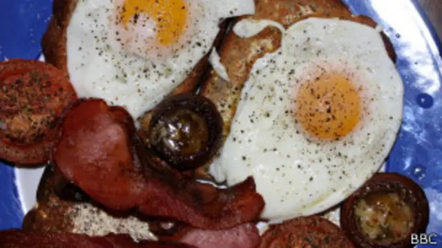 Café da manhã inglês, com bastante gordura. Foto: BBC