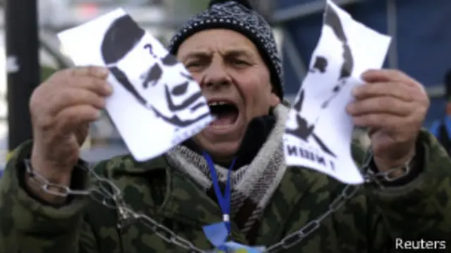 Участник акции протеста на Майдане Незалежности в Киеве