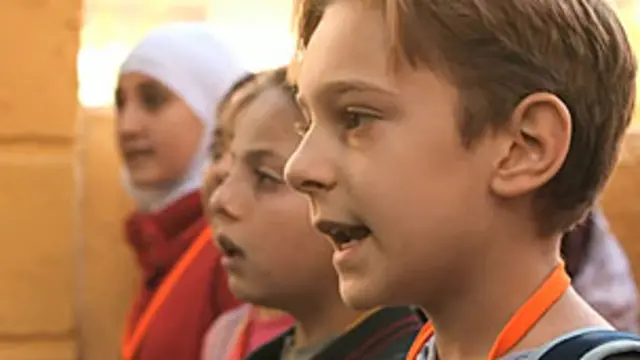 Crianças traumatizadas frequentam escolas na Turquia (BBC)