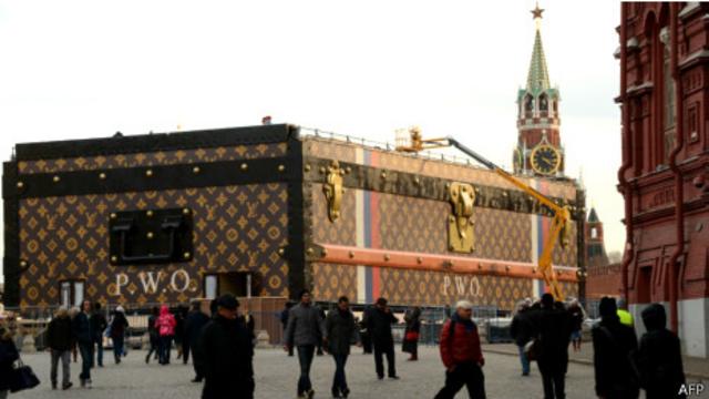 "Чемодан" Louis Vuitton на Красной площади