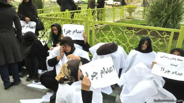 تجمع خانواده برخی محکومان به اعدام در مقابل مجلس