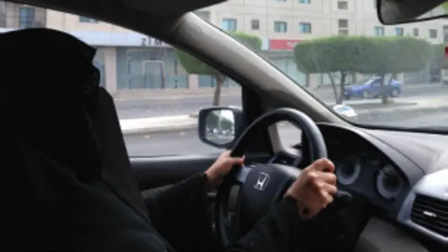 سعودی عرب دنیا کا واحد ملک ہے جہاں خواتین کے ڈرائیونگ کرنے پر پابندی عائد ہے