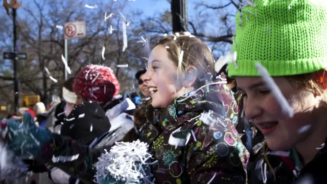 تھینکس گیونگ کے بعد سے امریکی کرسمس کے تحفوں کی خریداری میں لگ جاتے ہیں۔