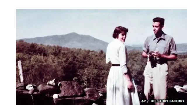 سالینجر و امیلی مکسول، همسر ادیتورش، ویلیام. او تا پایان عمر در کورنیش نیوهمپشایر زندگی کرد